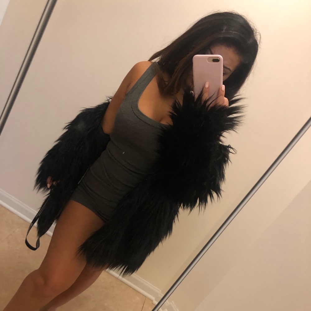 🍭NEVER WORN🍭 faux fur coat